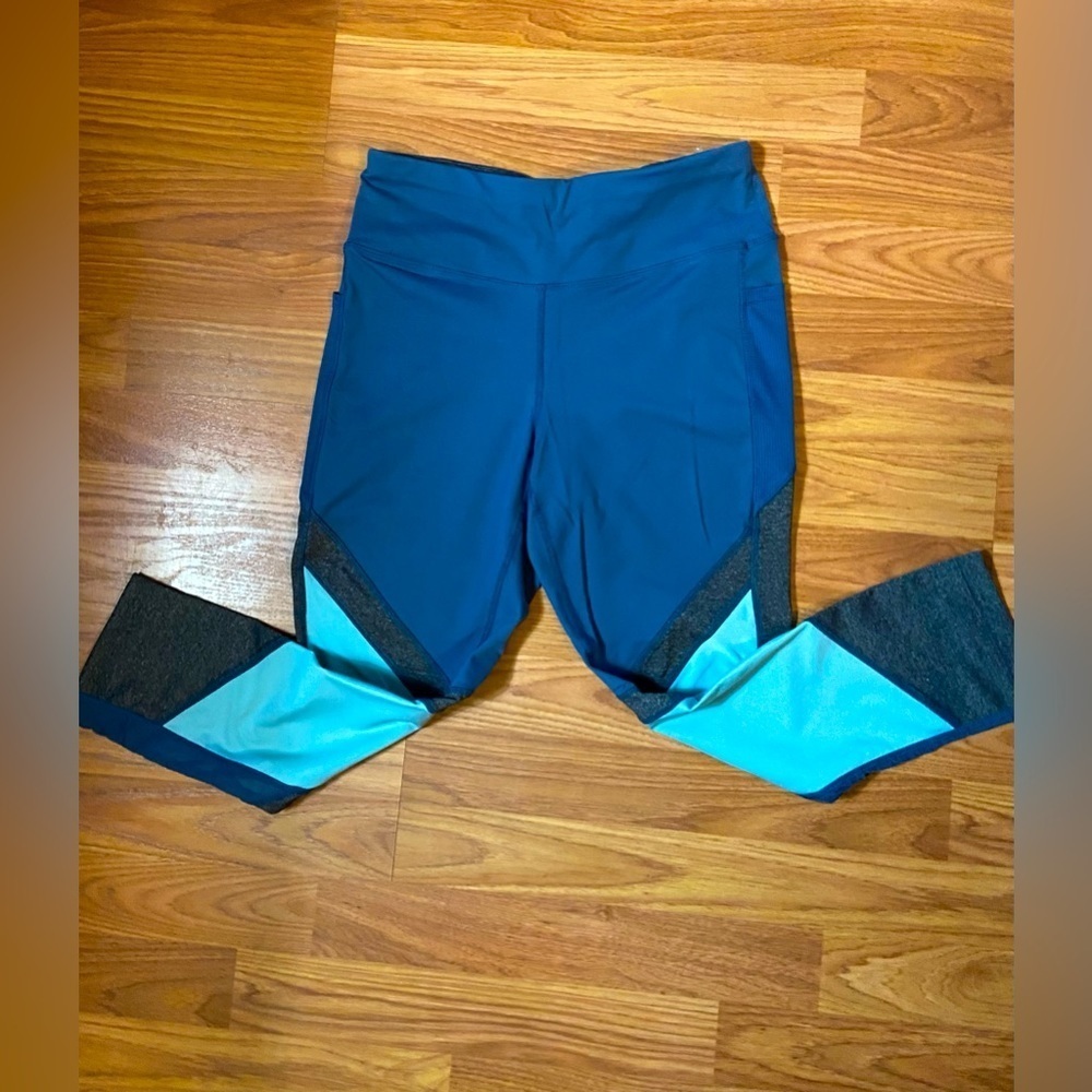 Blue Color Block Avia Capri Leggings!!🩵💙 - Picture 3 of 4